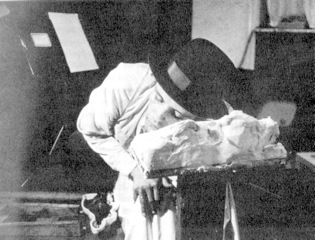 In 1965 Joseph Beuys rests his cheek on fat at Galerie Parnass in Wuppertal
so as to say that everything changes its form if you approach it with LOVE