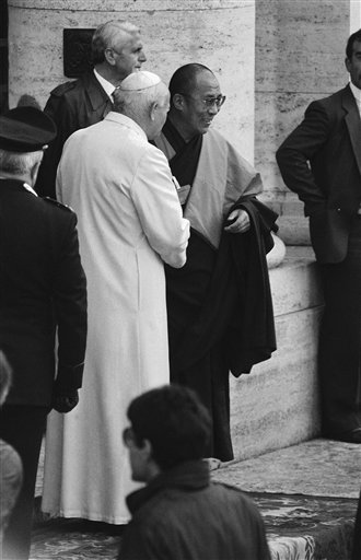 Click to enlarge! Pope John Paul II and the Dalai Lama shake hands