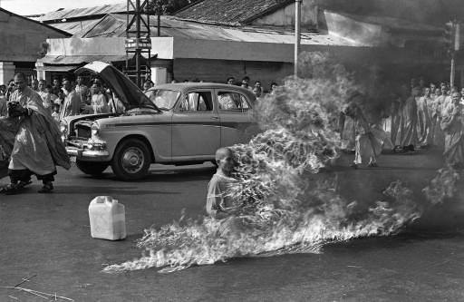 Thích Quảng Đức in the full photo of his self-immolation, during which he remained perfectly still. It was a Pulitzer Prize-winning photograph by Malcolm Browne.