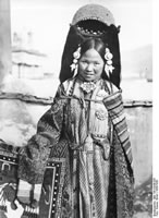Lhasa. The precious pearl headdress of the Phalha family.