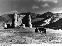 Gyantse, Gobshi. Ghost walls and loess ruins.