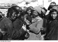 Tramalung. Krause with curious Tibetans.